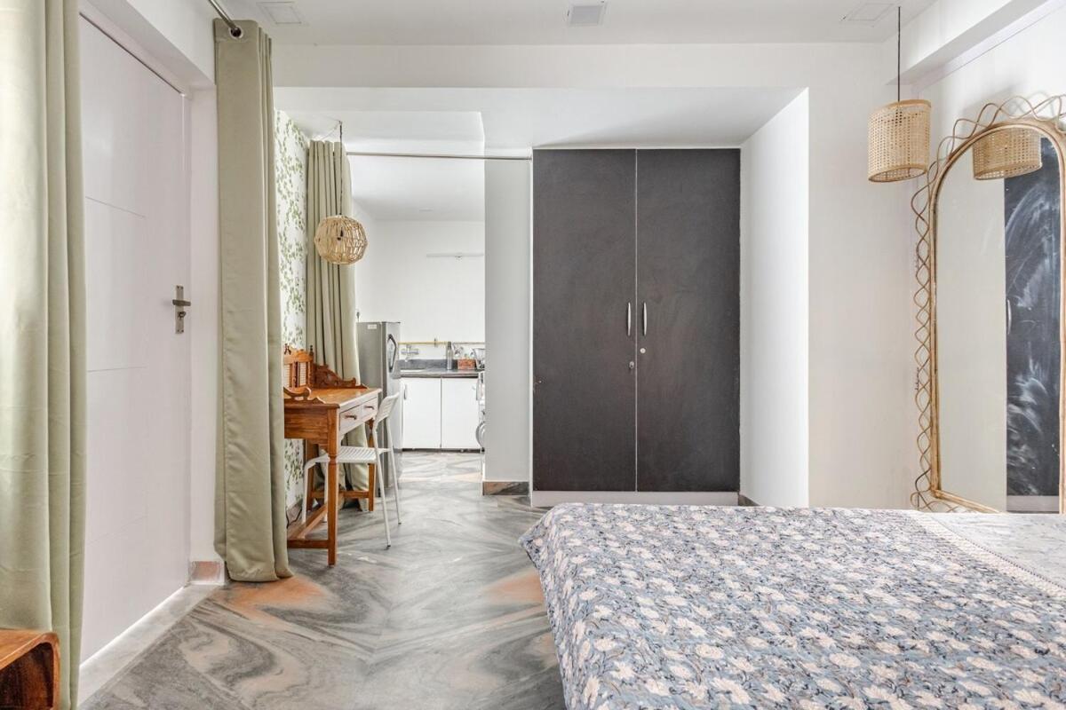 Apartment 1rk In Ganga Apts, Vasant Kunj