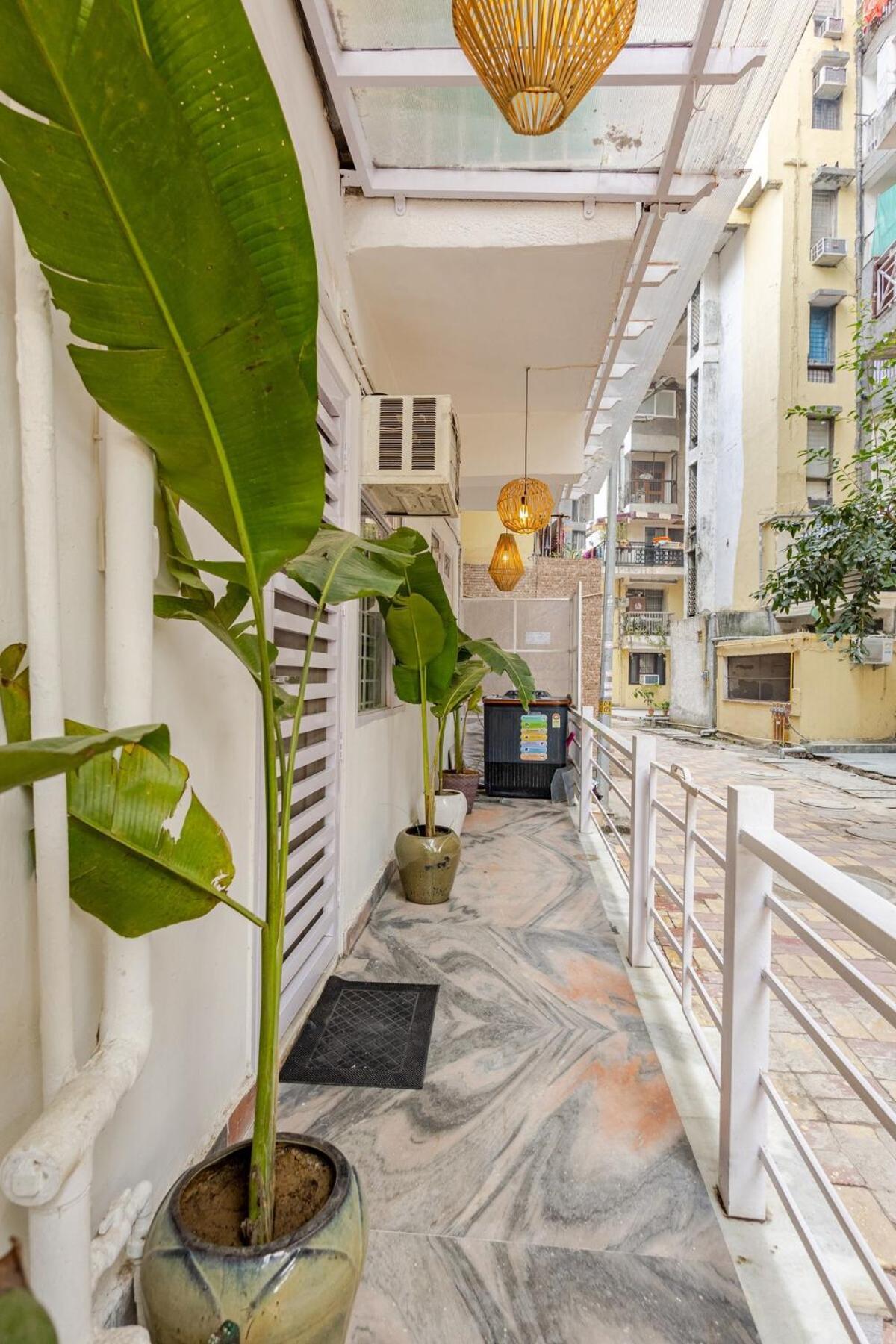 Apartment 1rk In Ganga Apts, Vasant Kunj New Delhi