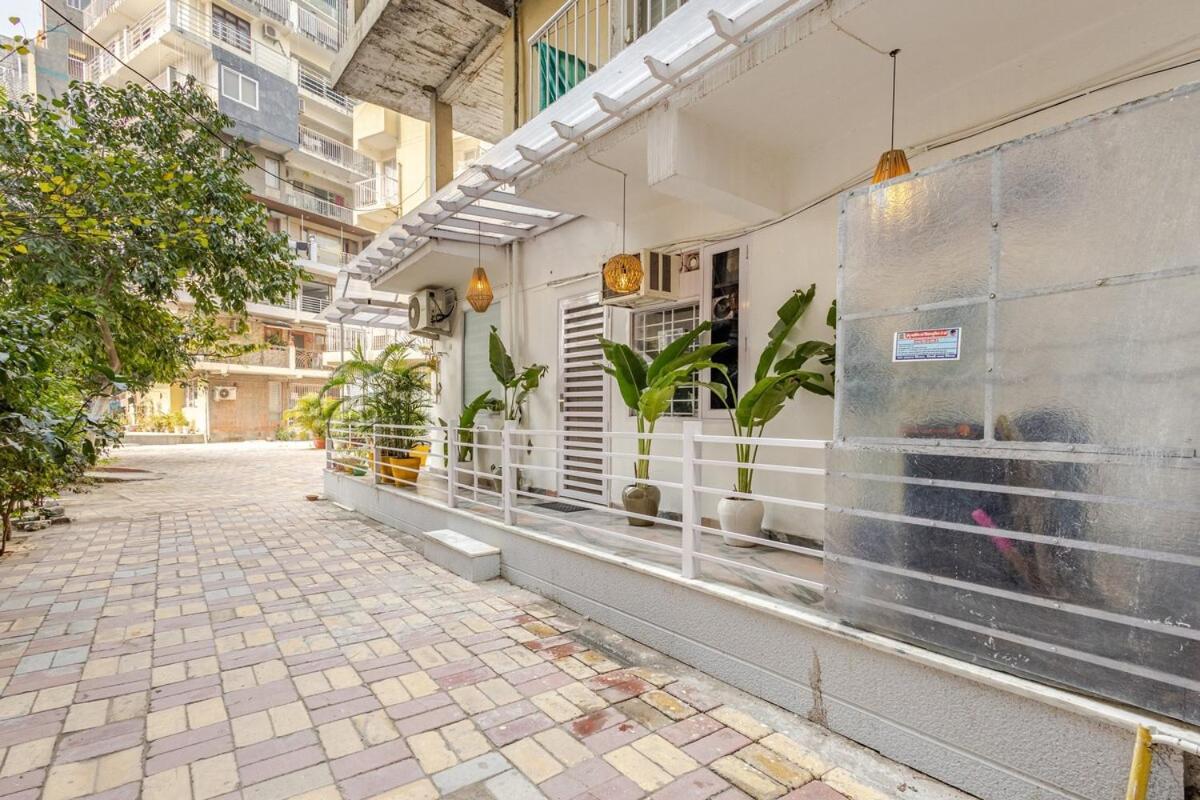 1rk In Ganga Apts, Vasant Kunj Apartment New Delhi