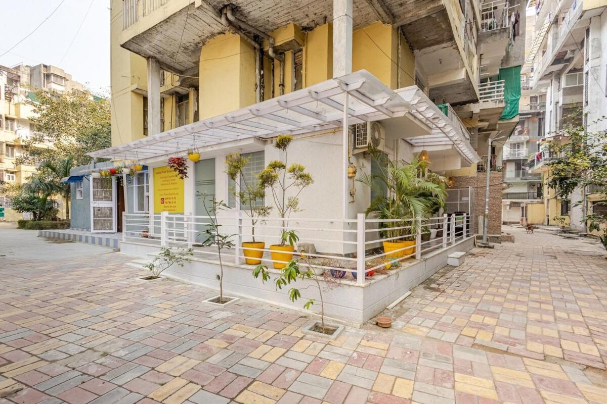 1rk In Ganga Apts, Vasant Kunj Apartment