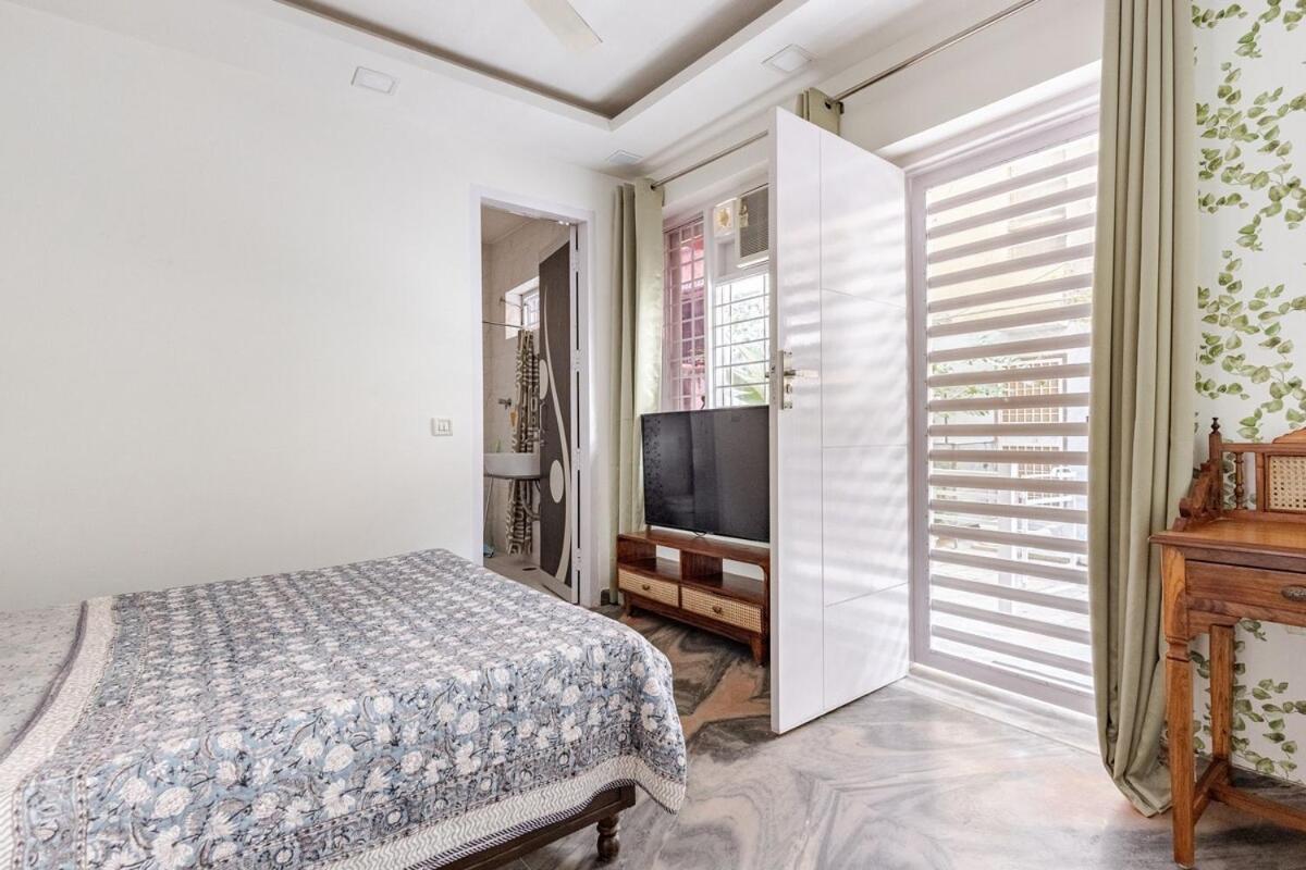 Apartment 1rk In Ganga Apts, Vasant Kunj New Delhi