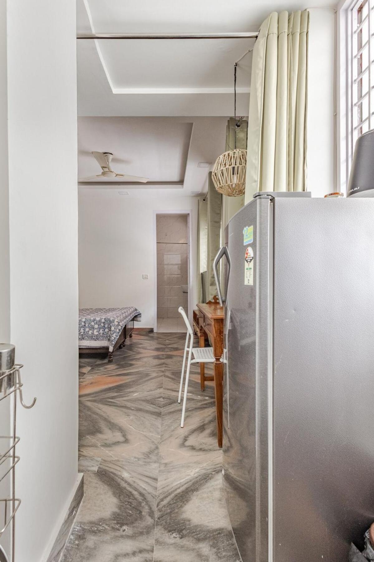 Apartment 1rk In Ganga Apts, Vasant Kunj *