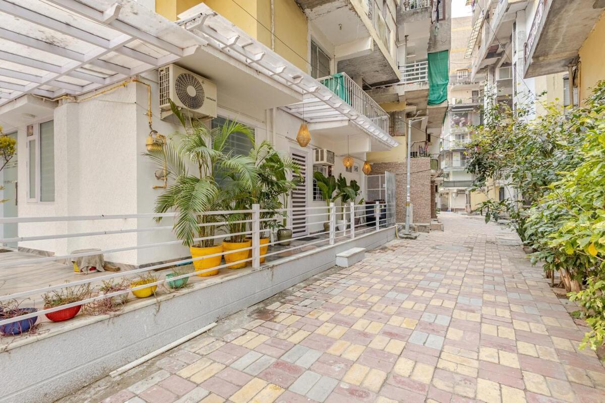 1rk In Ganga Apts, Vasant Kunj Apartment New Delhi