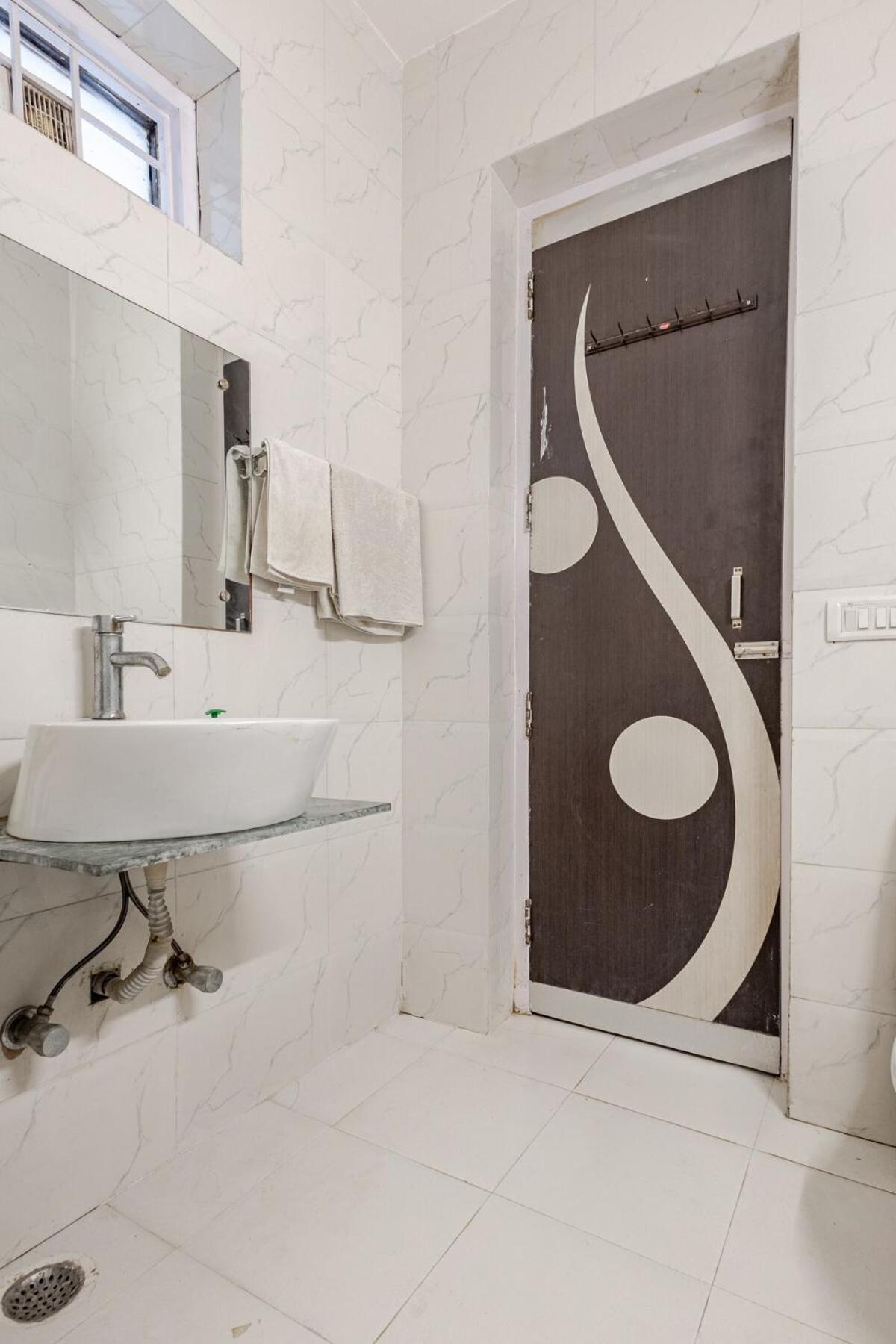 Apartment 1rk In Ganga Apts, Vasant Kunj New Delhi