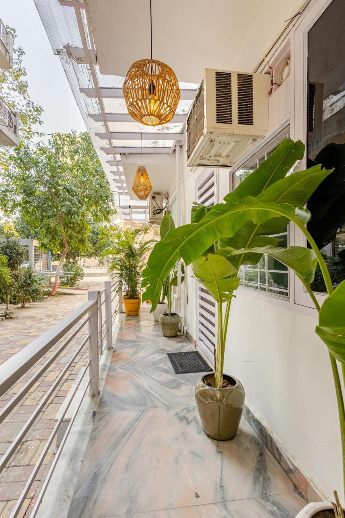 1rk In Ganga Apts, Vasant Kunj Apartment *